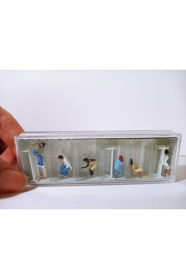 1:87 Ho Exclusive Seri Banklarda Oturan Çiftler Figür Seti -10180