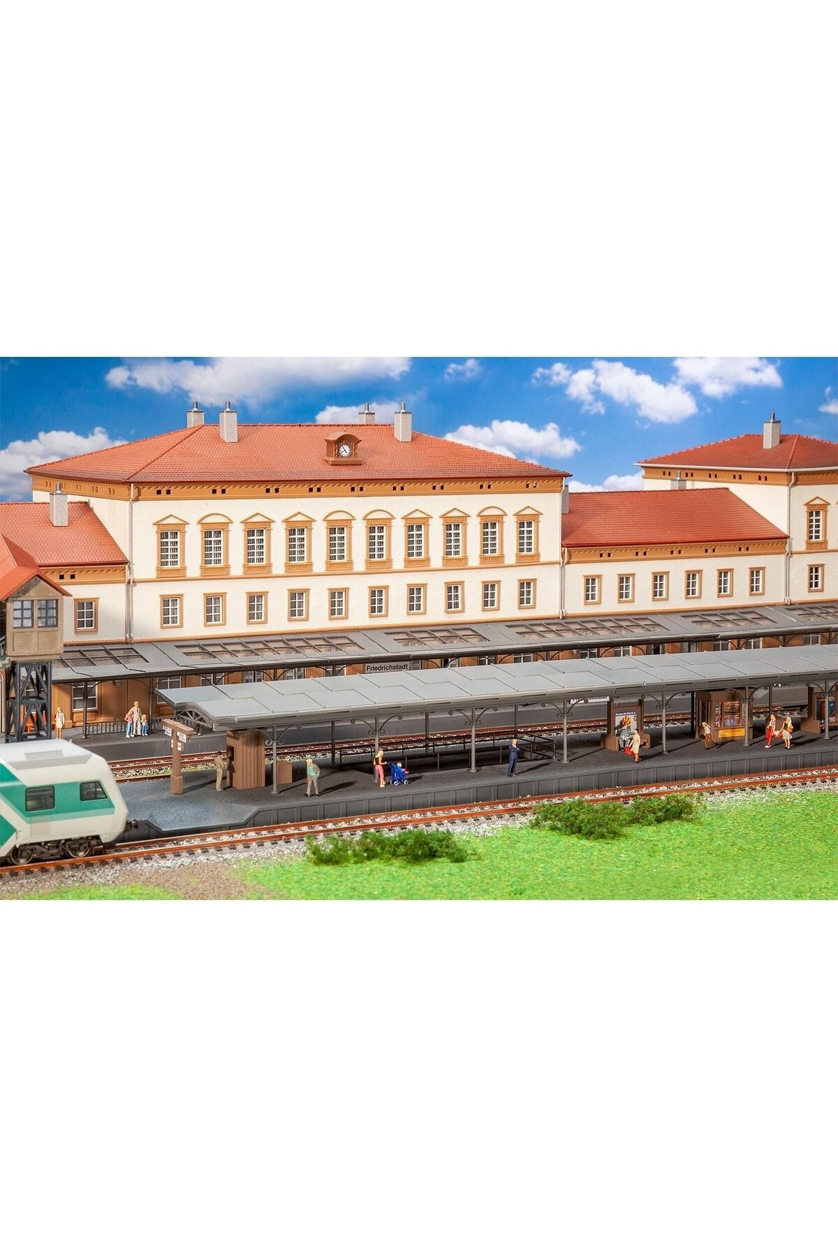 1:87 Ho  Friedrichstadt Yolcu Peronu  Maket
