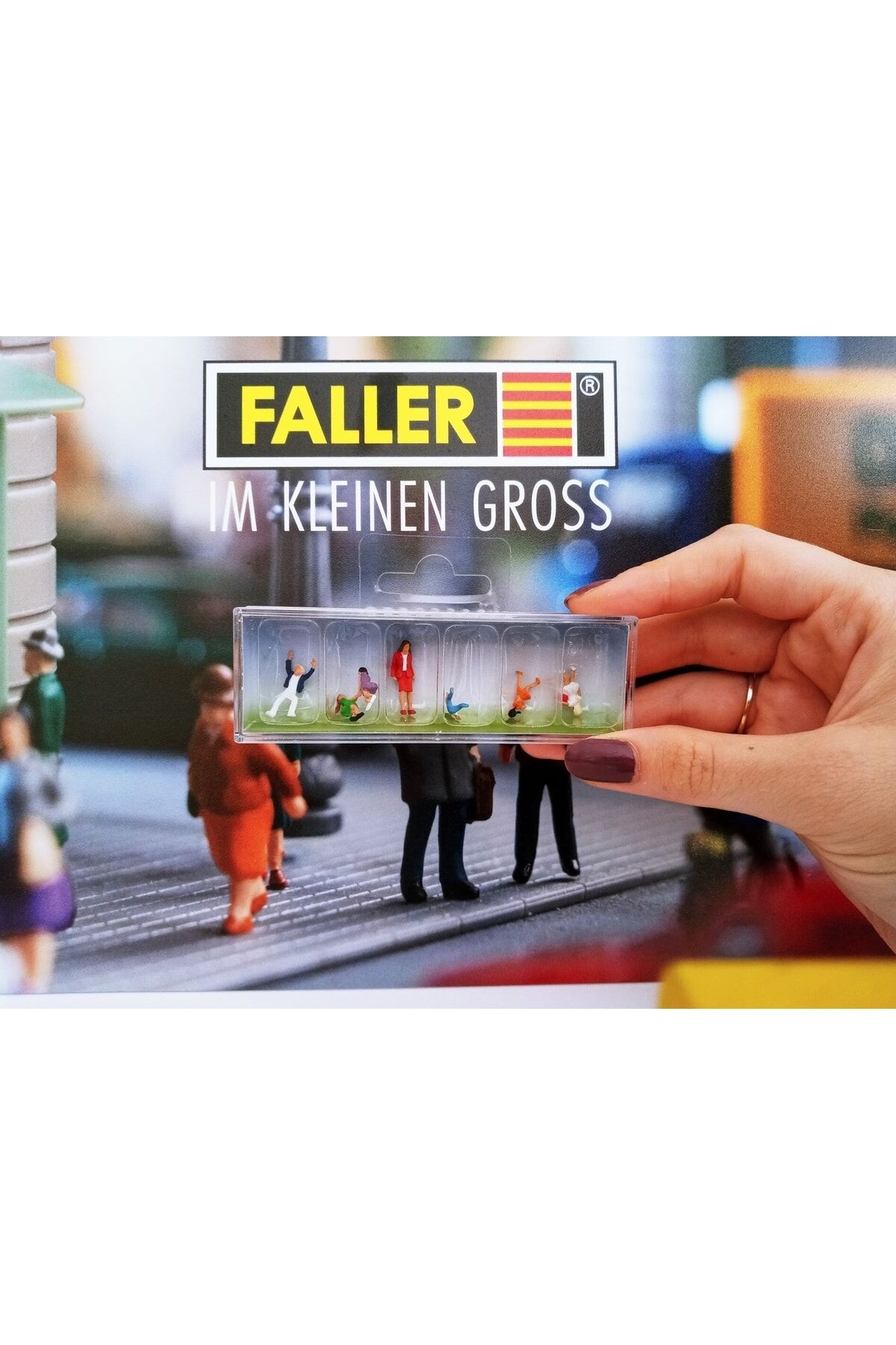 1:87 Ho Bir Öğretmen ve Okul Çocukları Figür Seti
