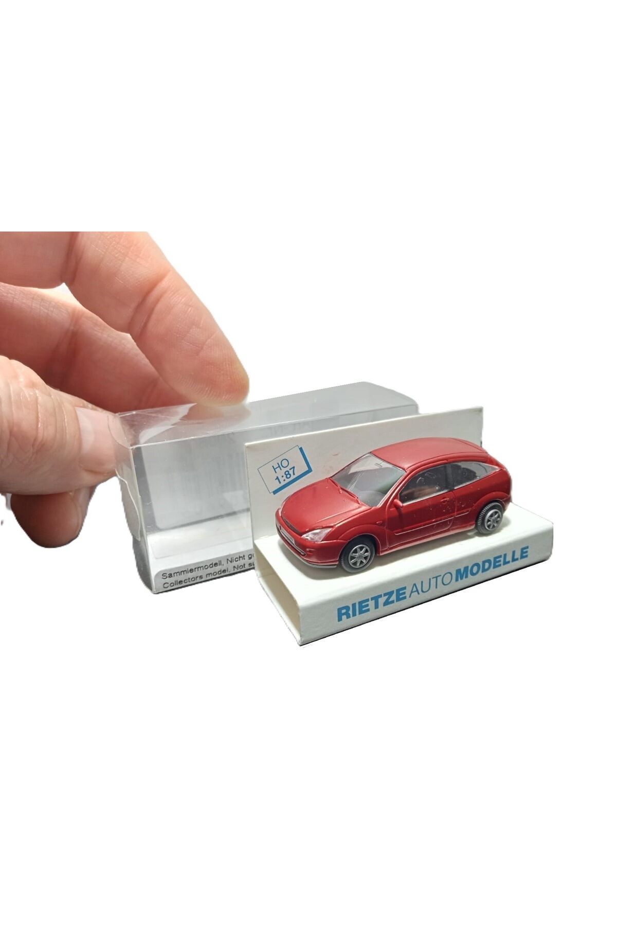 1/87 Ho Ford Focus Red Hatchback