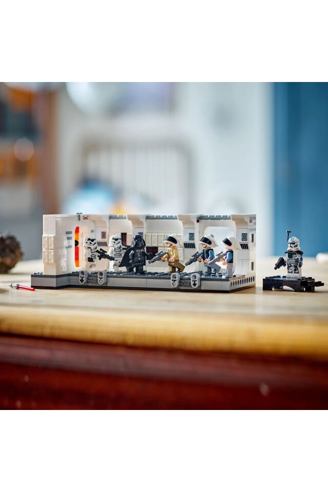 ® Star Wars™ Tantive IV™’e Biniş 75387 - 8+ Yaratıcı Oyuncak Yapım Seti (502Parça)