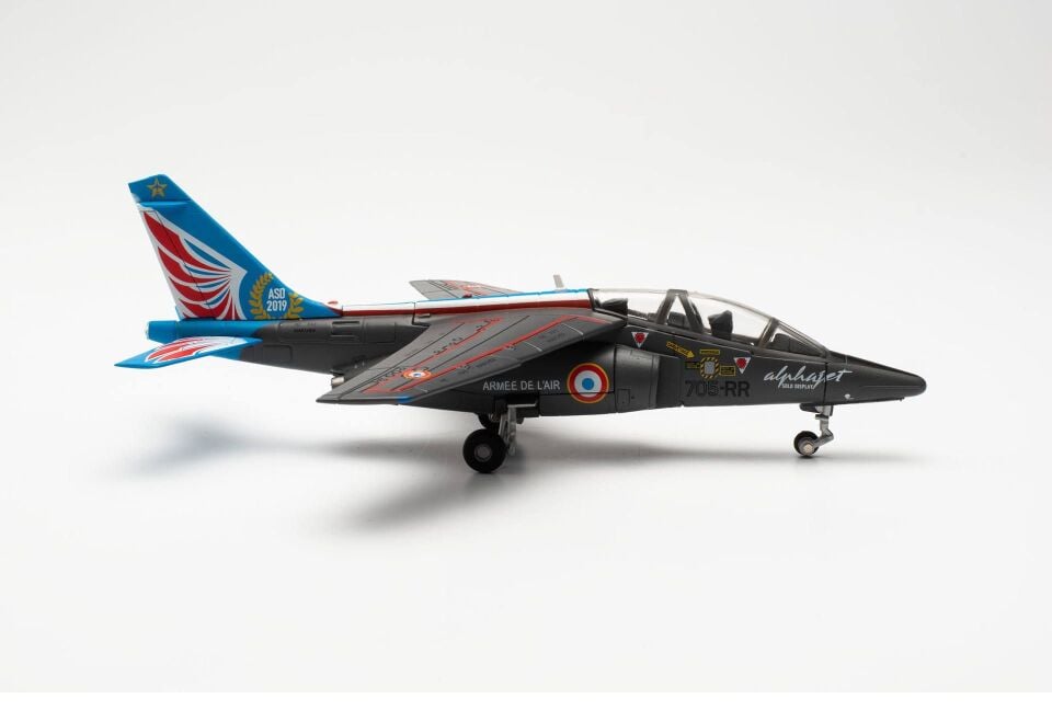 1:72 Ölçek Herpa Fransız Hava Kuvvetleri Alpha Jet E–Solo Gösteri uçağı LİMİTED EDİTİON